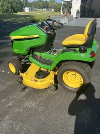 Image of John Deere X570 equipment image 3
