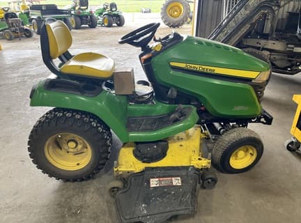 Image of John Deere X580 equipment image 4
