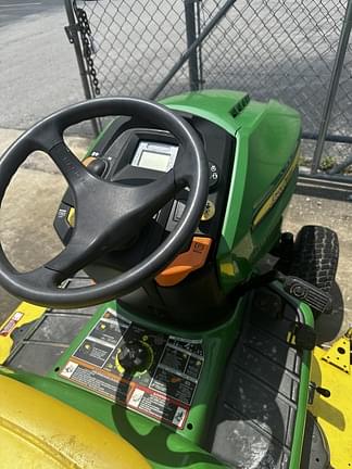 Image of John Deere X580 equipment image 3