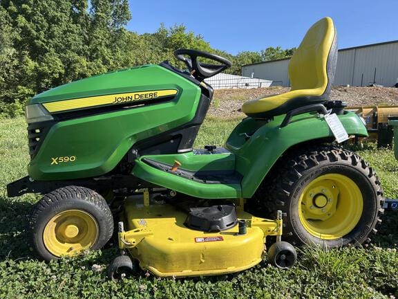 2018 John Deere X590 Equipment Image0