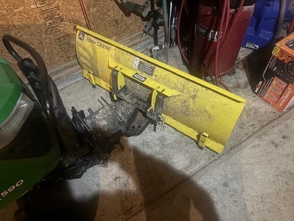 Image of John Deere X590 equipment image 4