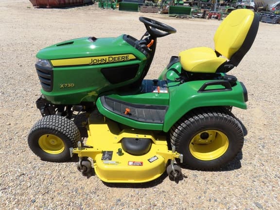 Image of John Deere X730 equipment image 3
