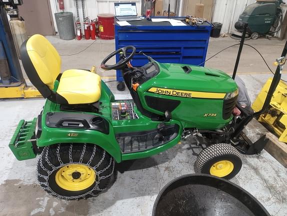 Image of John Deere X734 equipment image 1