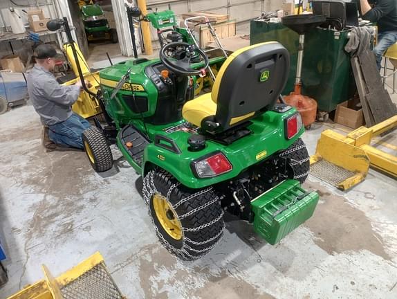 Image of John Deere X734 equipment image 4