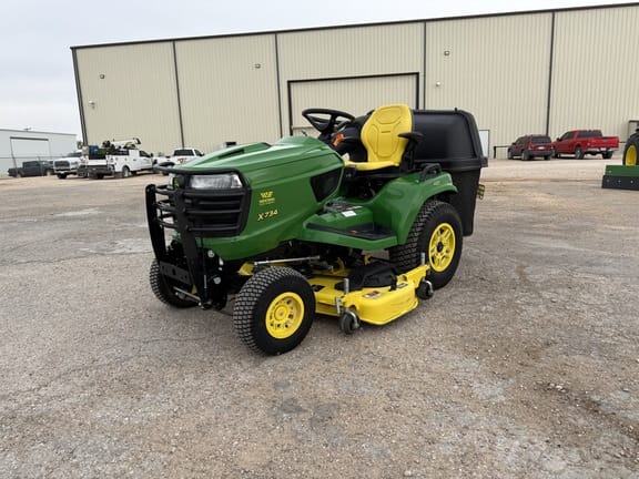 2018 John Deere X734 Equipment Image0