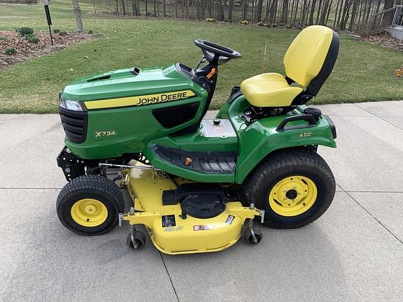 Image of John Deere X734 equipment image 1