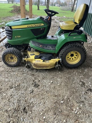 2018 John Deere X738 Equipment Image0