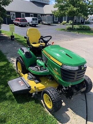 Image of John Deere X738 equipment image 4