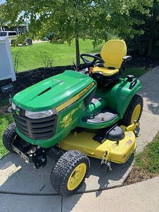 Image of John Deere X738 equipment image 2