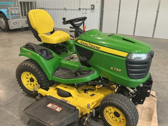 Image of John Deere X739 equipment image 2