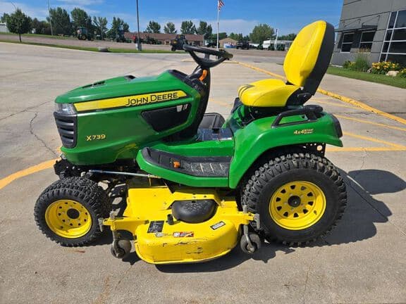 Image of John Deere X739 equipment image 1