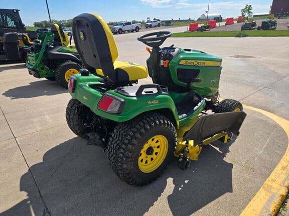 Image of John Deere X739 equipment image 4