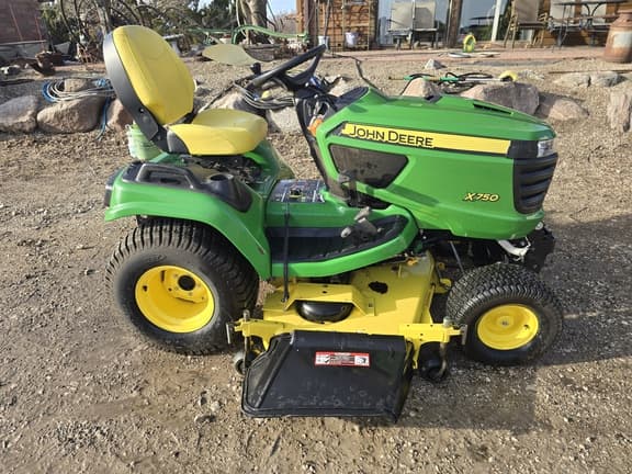Image of John Deere X750 equipment image 1