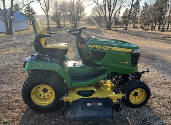 Image of John Deere X758 equipment image 1