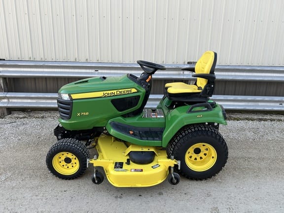 2018 John Deere X758 Equipment Image0