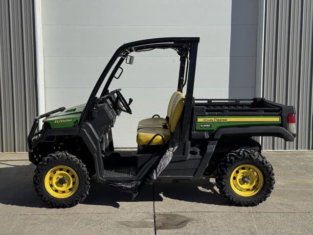Image of John Deere XUV 835M equipment image 2