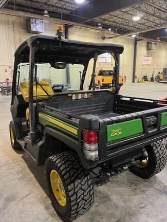 Image of John Deere XUV 835M equipment image 2