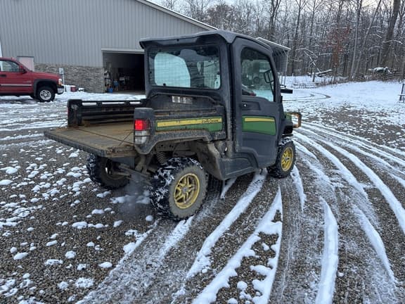 Image of John Deere XUV 835M equipment image 2