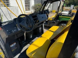 Image of John Deere XUV 835M equipment image 2