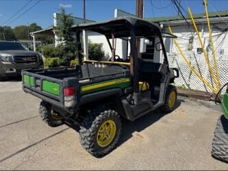 Image of John Deere XUV 835M equipment image 1
