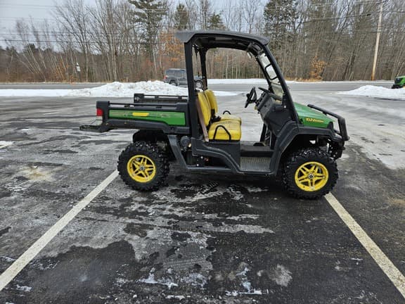 Image of John Deere XUV 835M equipment image 1