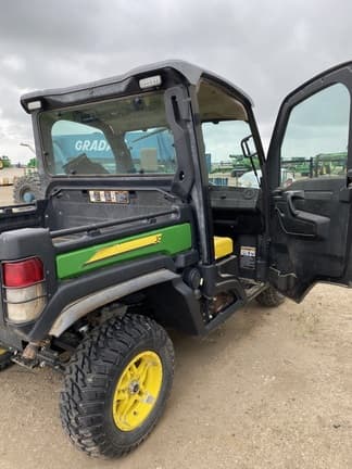 Image of John Deere XUV 835M equipment image 2