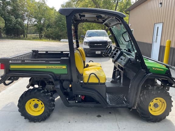 Image of John Deere XUV 835M equipment image 3