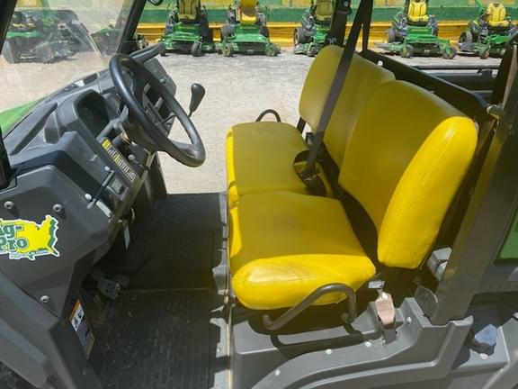 Image of John Deere XUV 835M equipment image 1