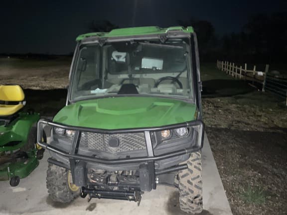 Image of John Deere XUV 835R equipment image 1