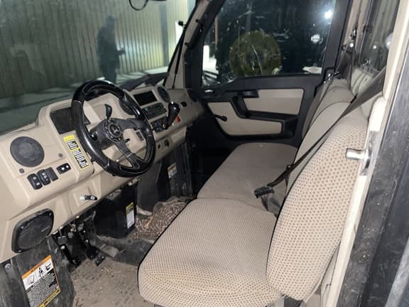 Image of John Deere XUV 835R equipment image 4