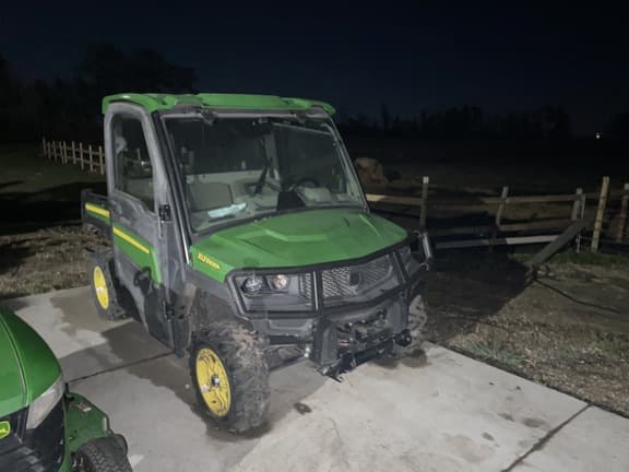 Image of John Deere XUV 835R Primary image