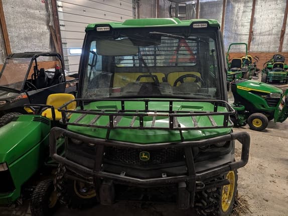 Image of John Deere XUV 835R equipment image 1