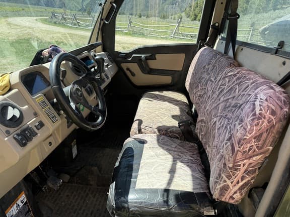Image of John Deere XUV 835R equipment image 4