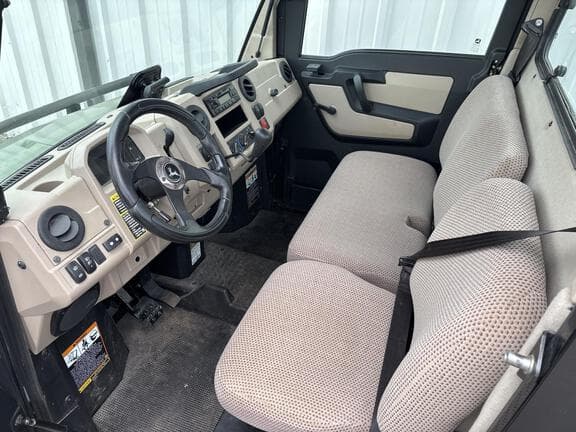 Image of John Deere XUV 835R equipment image 3