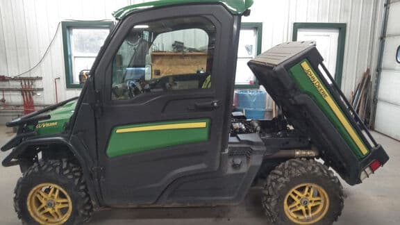 Image of John Deere XUV 835R Image 1