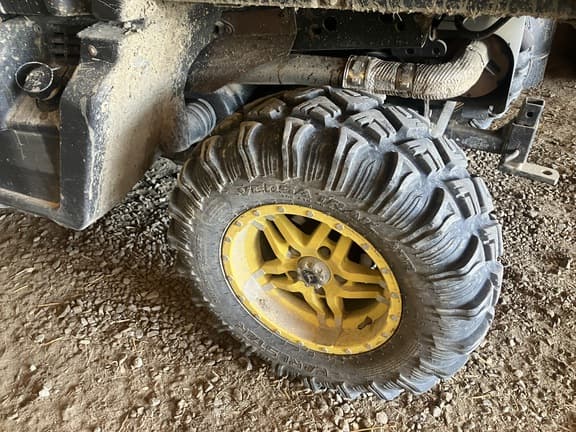 Image of John Deere XUV 835R equipment image 4