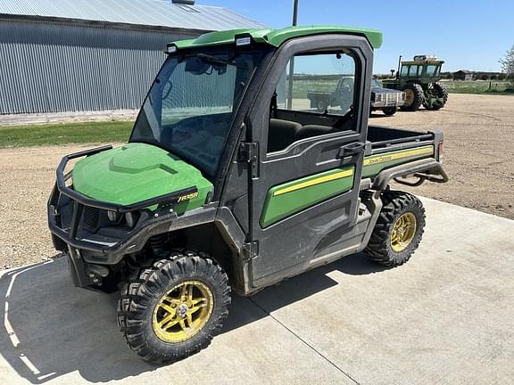 Image of John Deere XUV 835R equipment image 1