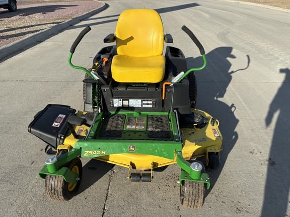 Image of John Deere Z540R equipment image 1