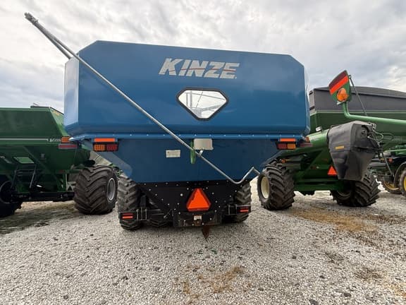 Image of Kinze 1300 equipment image 2