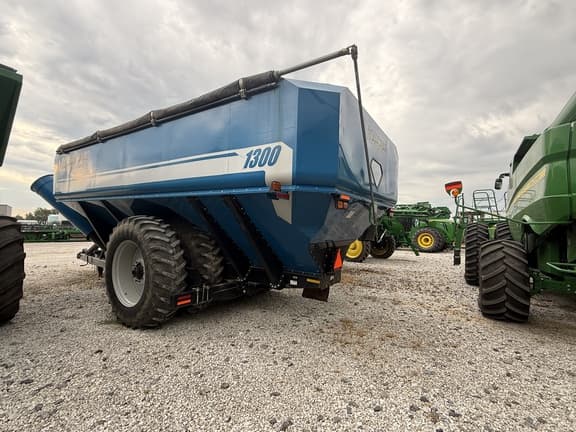 Image of Kinze 1300 equipment image 3