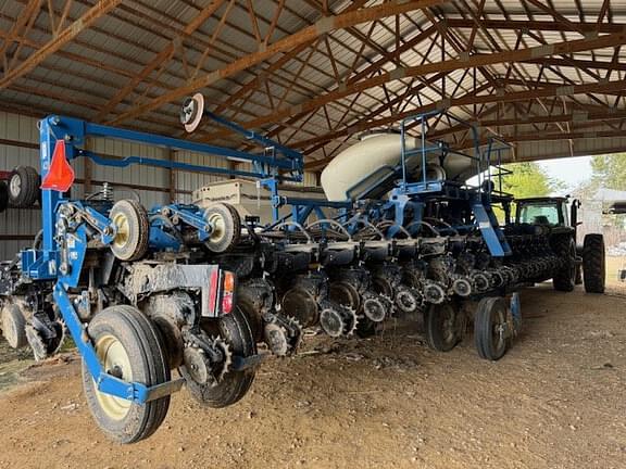 Image of Kinze 3600 equipment image 3