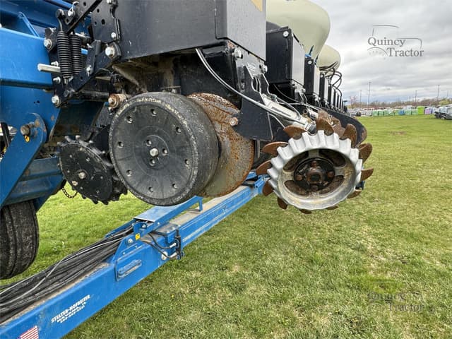 Image of Kinze 3660 equipment image 2