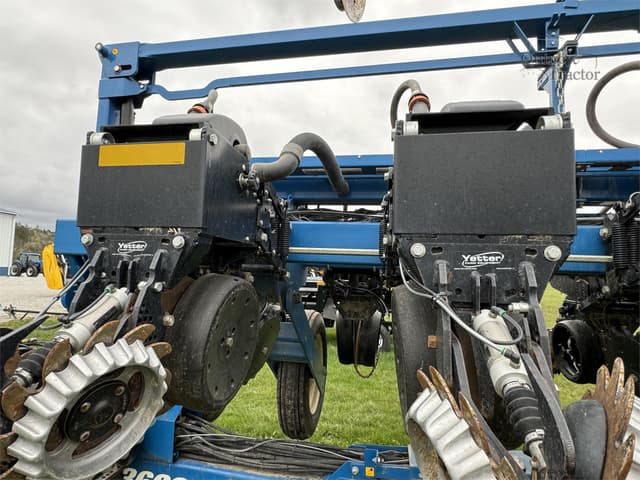Image of Kinze 3660 equipment image 4