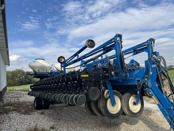 2018 Kinze 3700 Equipment Image0