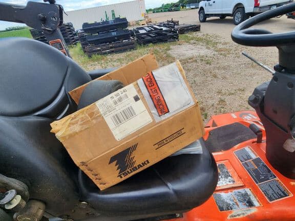 Image of Kubota F2690 equipment image 4