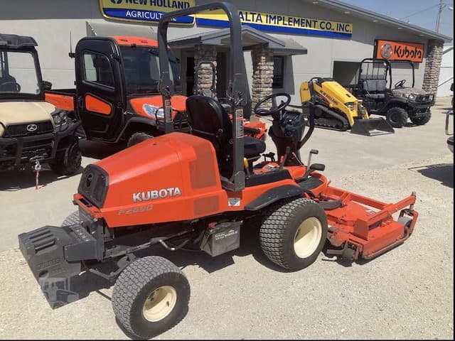 Image of Kubota F2690 equipment image 3