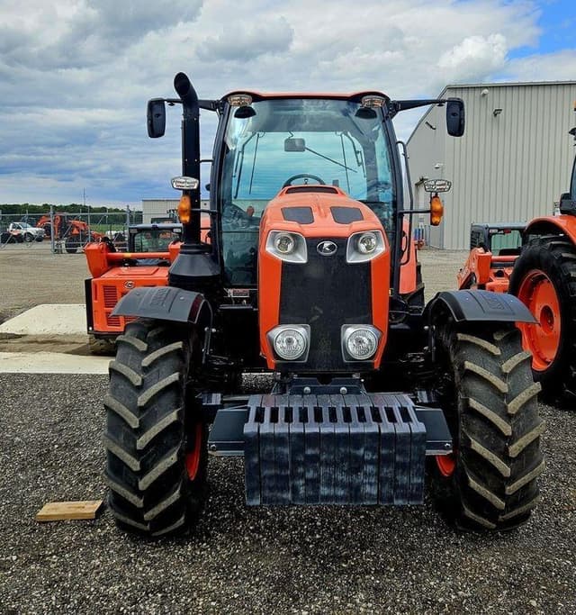 Image of Kubota M6-141 equipment image 2