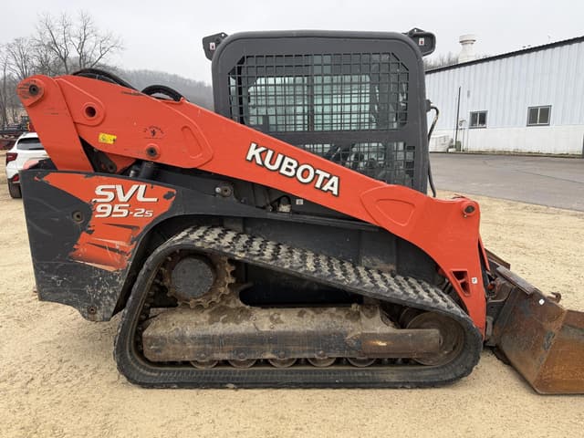 Image of Kubota SVL95-2 equipment image 4