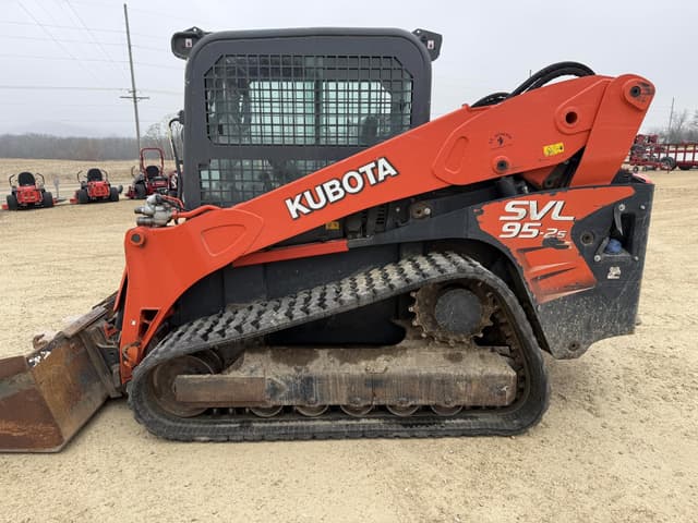 Image of Kubota SVL95-2 equipment image 2