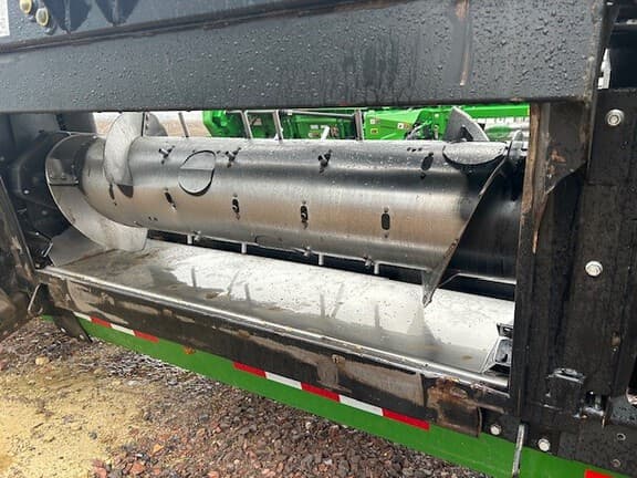 Image of MacDon FD130 equipment image 4